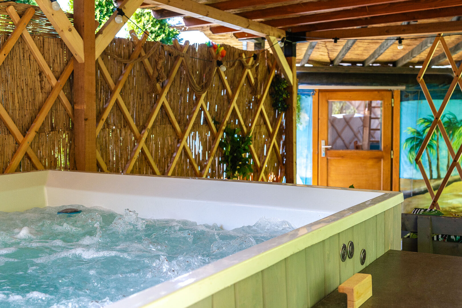 Jurta Hawaje z prywatnym jacuzzi
